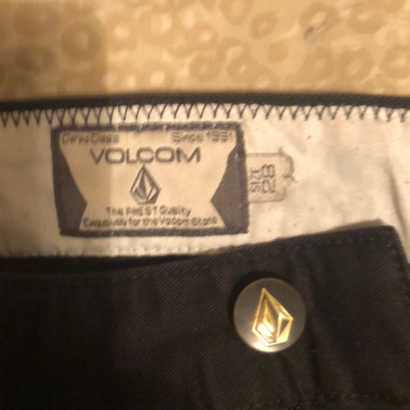 Volcom shorts - Picture 2 of 4